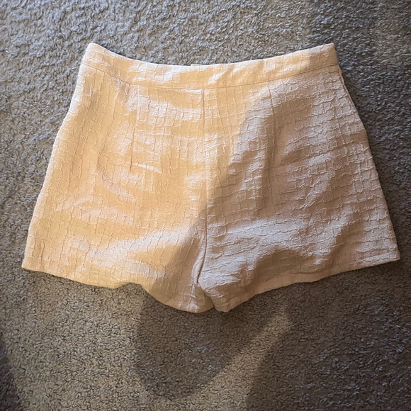 Khaki twill shorts - NEVER WORN! - Picture 3 of 6